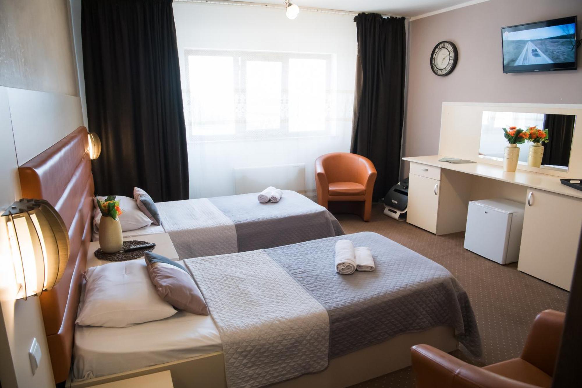 קריובה Mbi Travel Inn מראה חיצוני תמונה