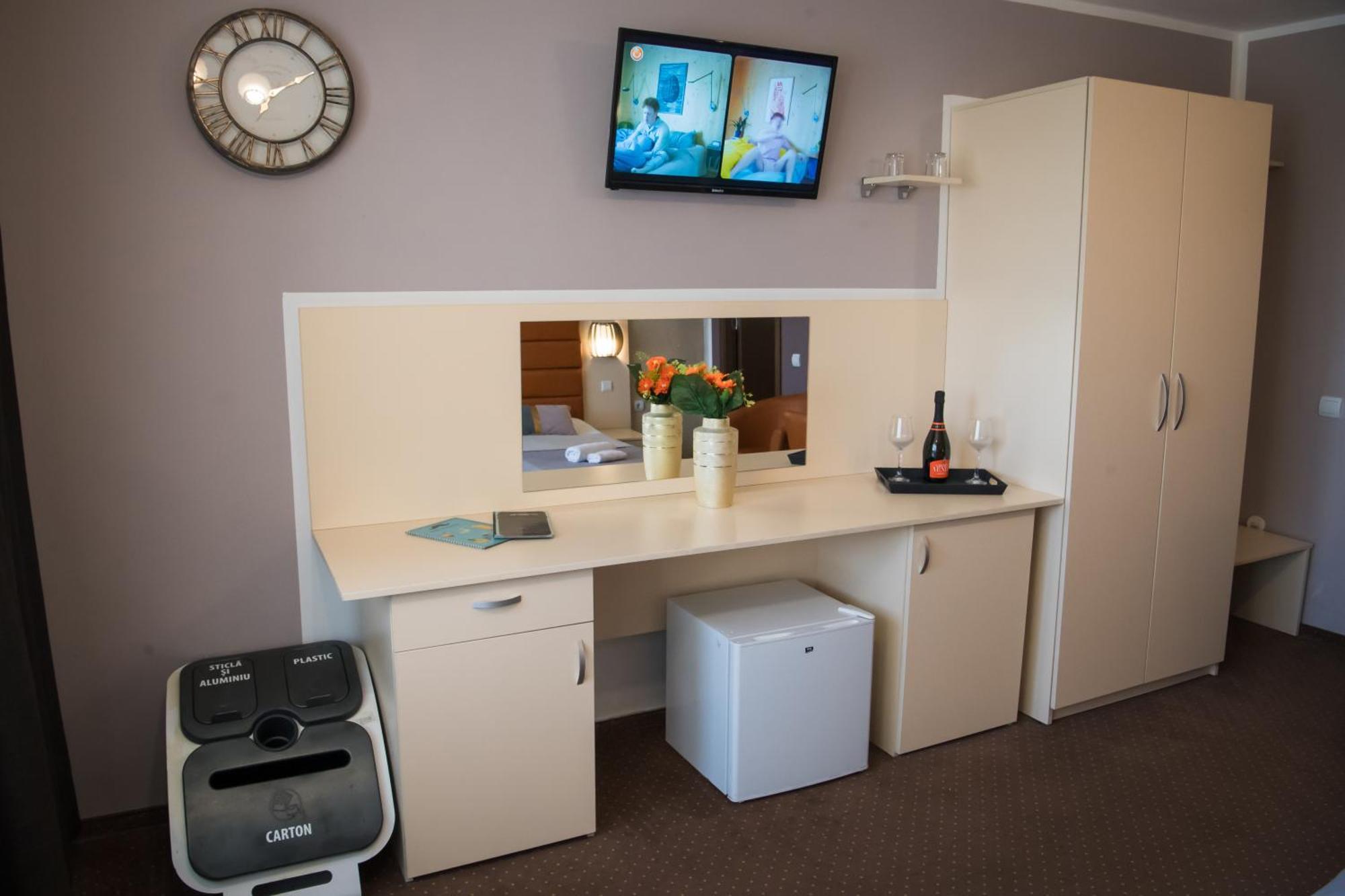 קריובה Mbi Travel Inn מראה חיצוני תמונה