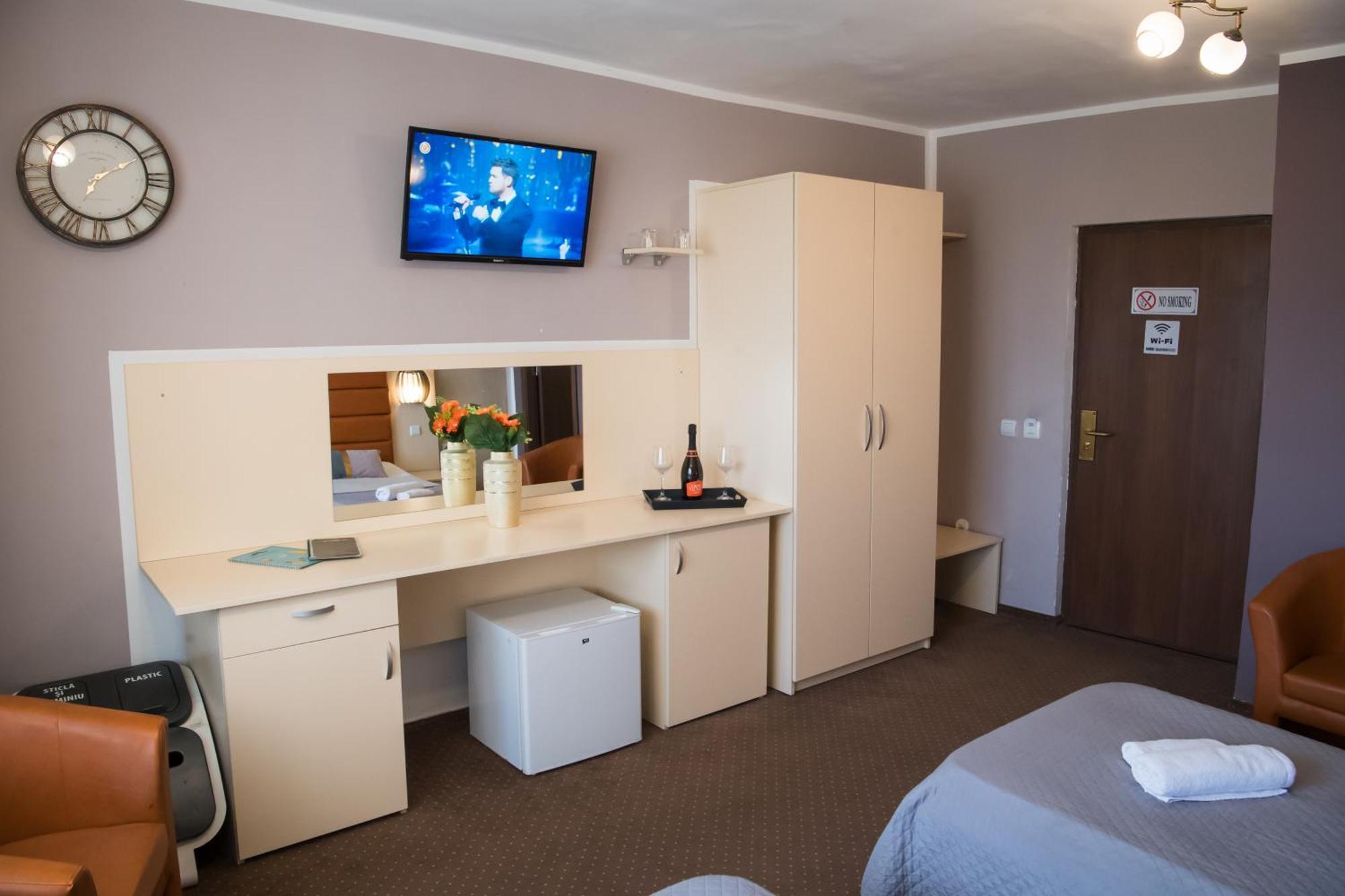 קריובה Mbi Travel Inn מראה חיצוני תמונה