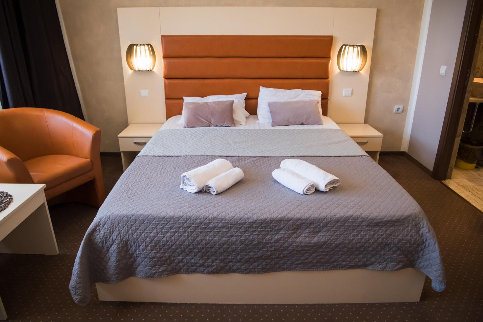 קריובה Mbi Travel Inn מראה חיצוני תמונה