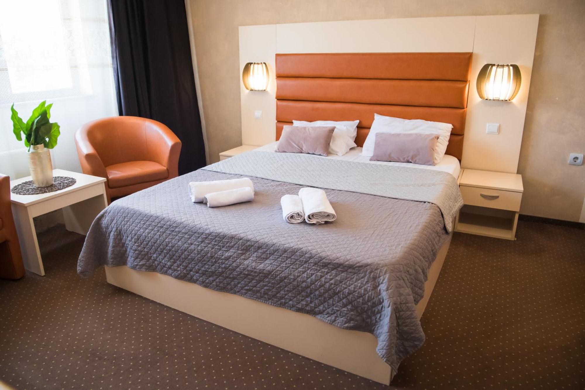 קריובה Mbi Travel Inn מראה חיצוני תמונה