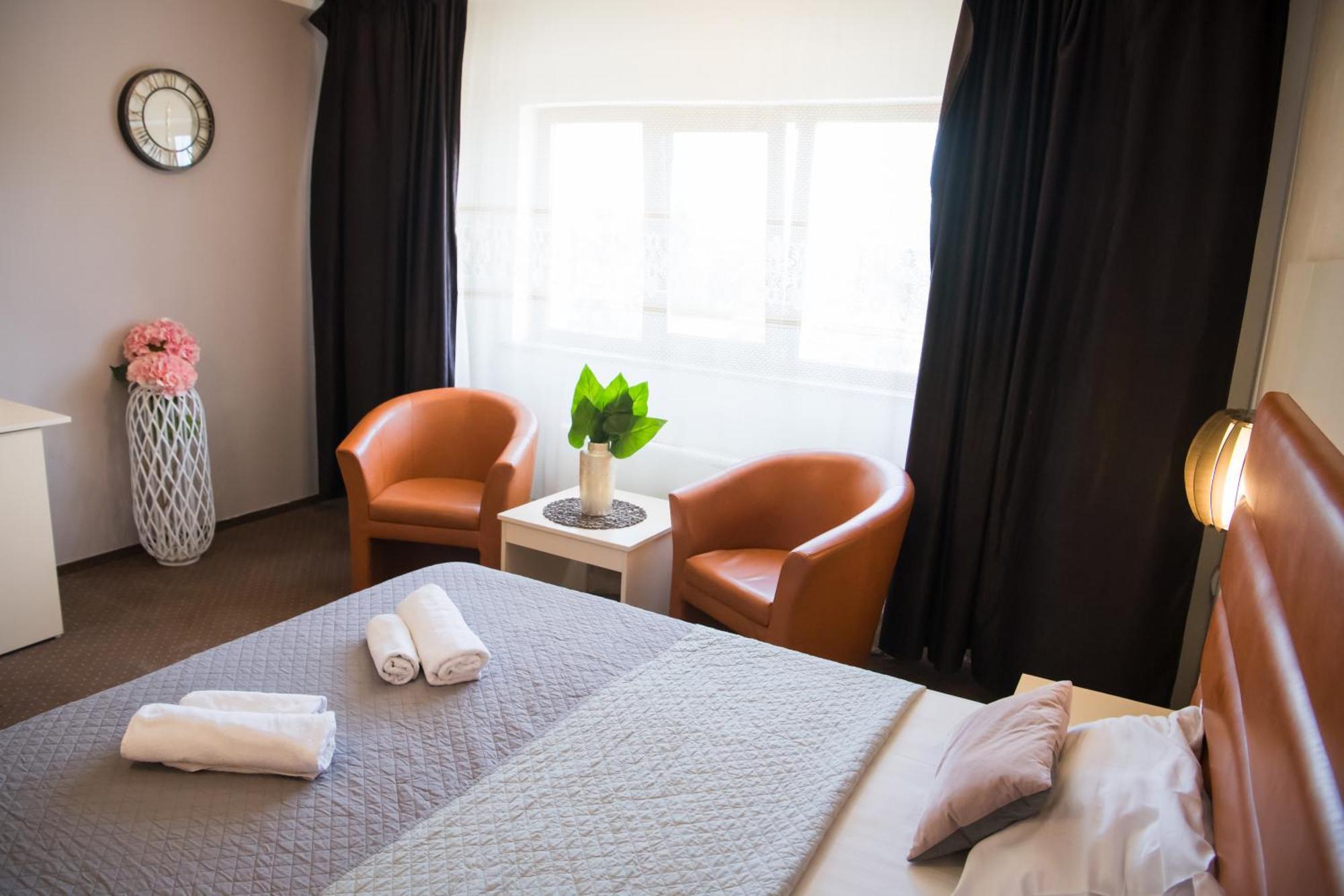 קריובה Mbi Travel Inn מראה חיצוני תמונה