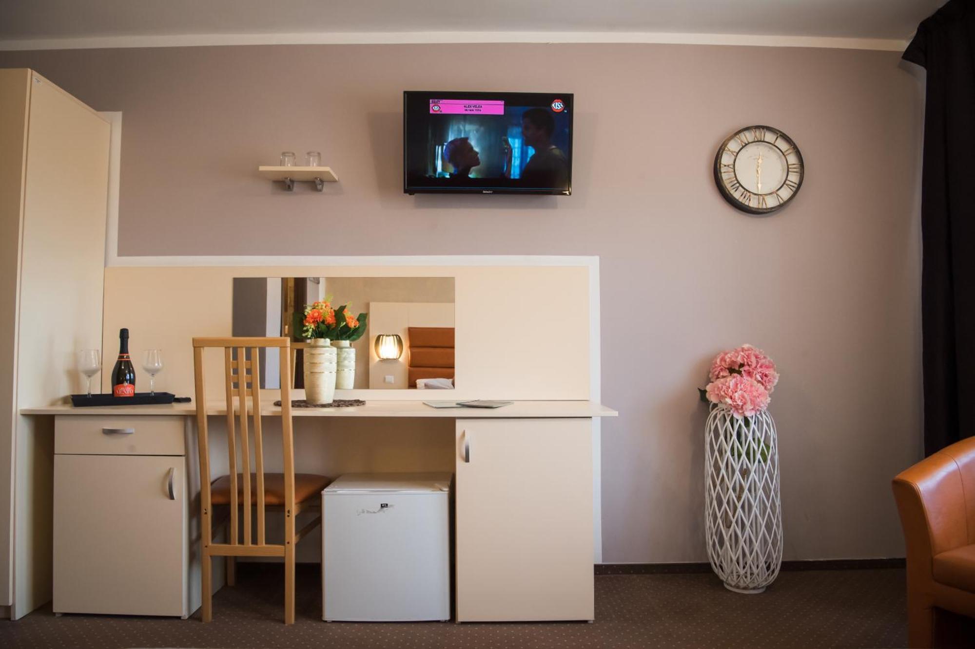 קריובה Mbi Travel Inn מראה חיצוני תמונה