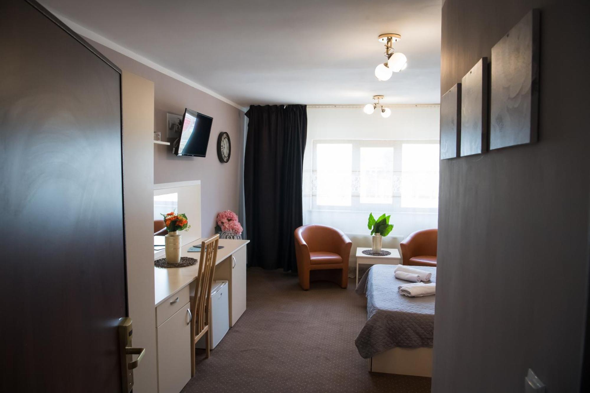 קריובה Mbi Travel Inn מראה חיצוני תמונה